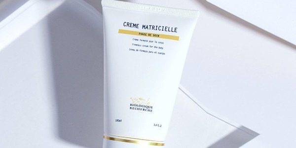 &iexcl;Descubre la soluci&oacute;n para prevenir y tratar los primeros signos de envejecimiento corporal con Cr&egrave;me Matricielle!